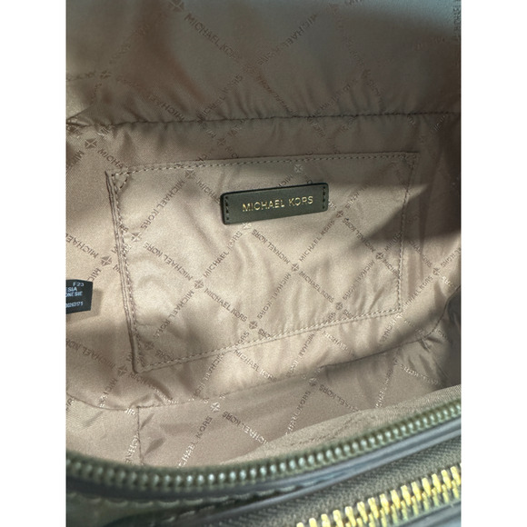 Michael Michael Kors - Large Pebbled Leather 2-in-1 Sling Pack - Picture 7 of 13